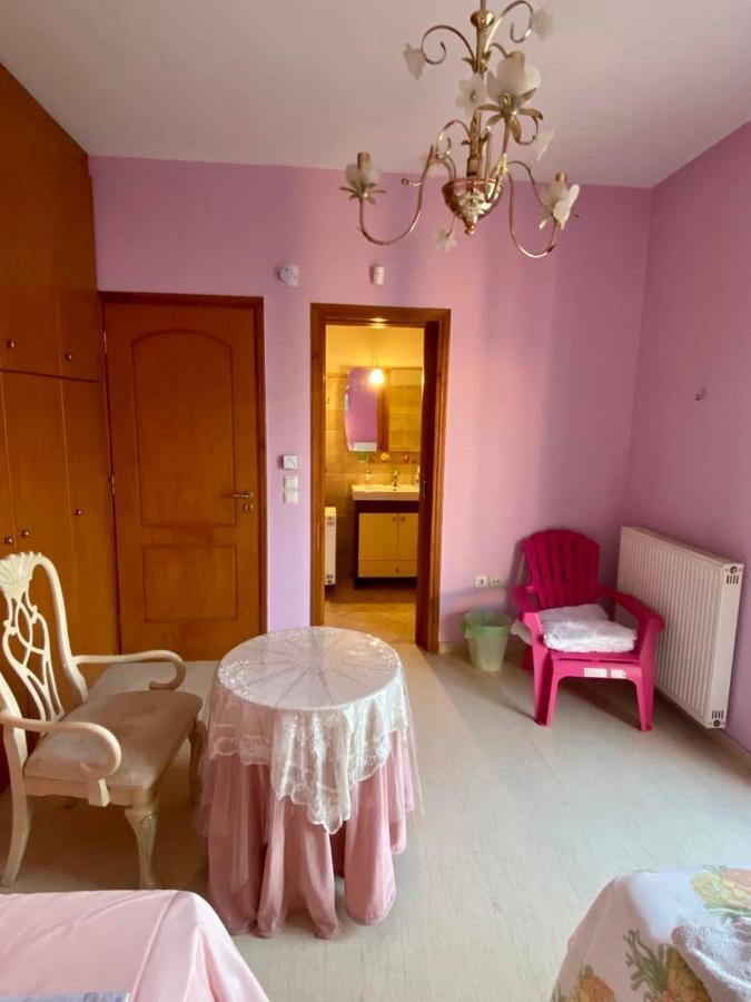 Dora'S Nest 5' Min From The Airport. Apartman Szpáta Kültér fotó