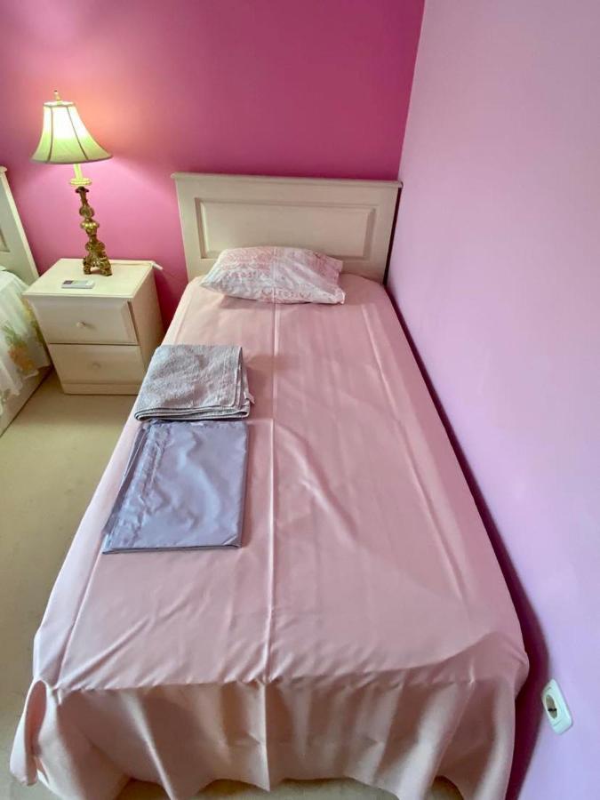 Dora'S Nest 5' Min From The Airport. Apartman Szpáta Kültér fotó