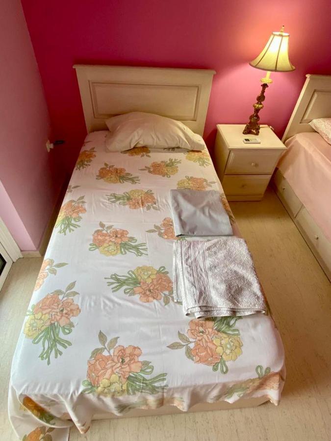 Dora'S Nest 5' Min From The Airport. Apartman Szpáta Kültér fotó